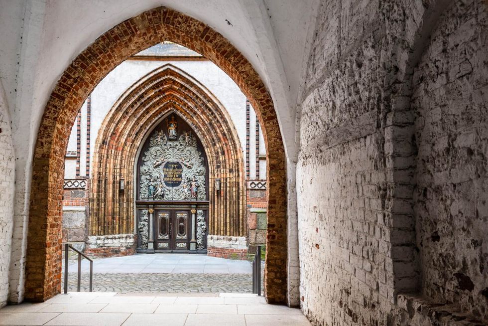 Nikolaikirche west portal