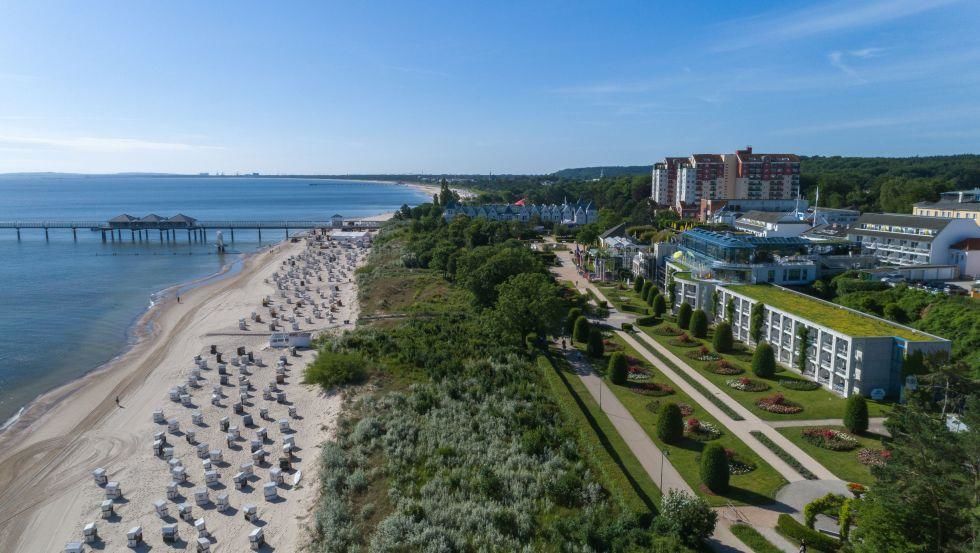 Hotel Kaiserhof is located directly on the sandy beach and pier Heringsdorf.