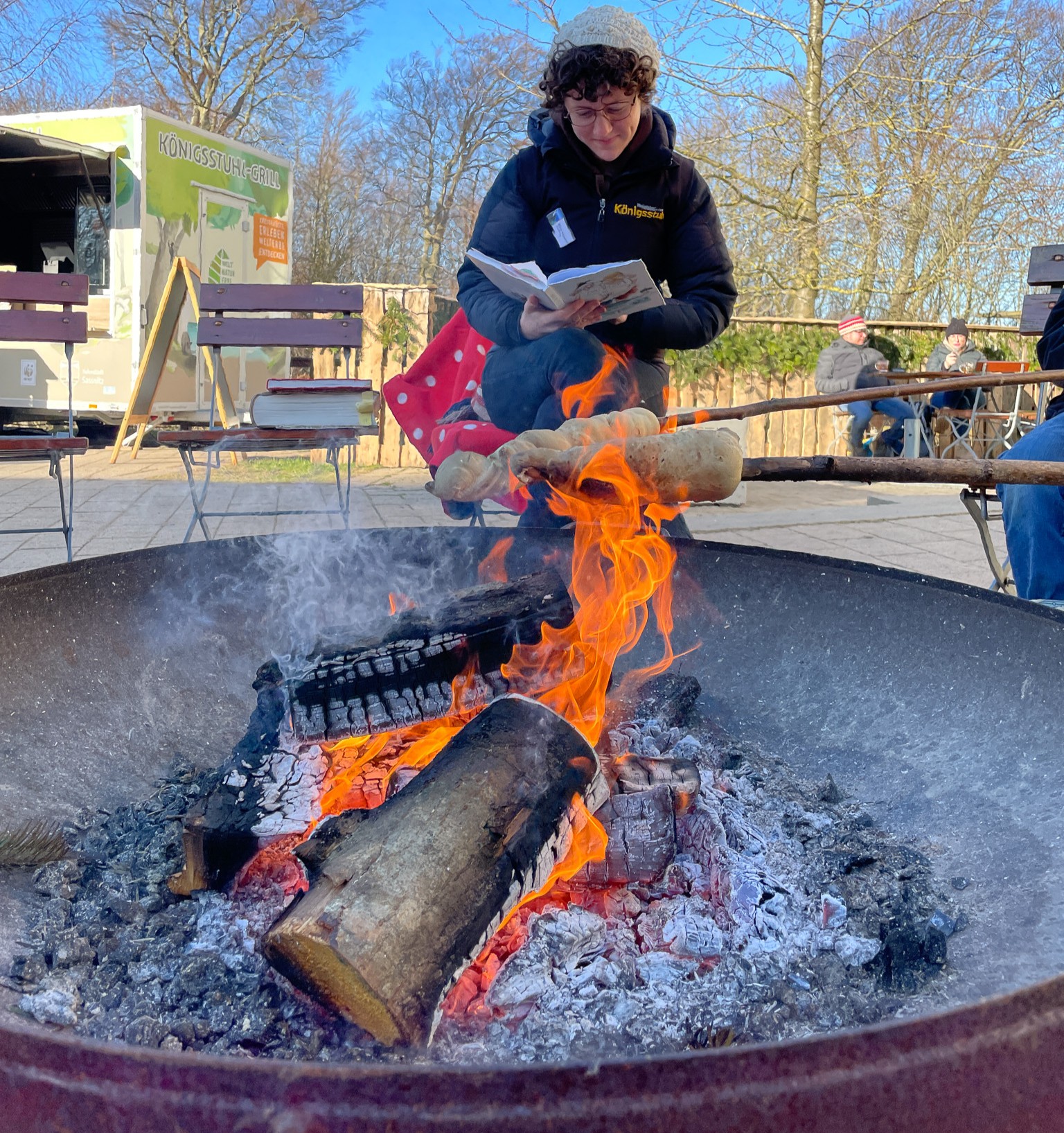 Feuerschale, Stockbrot und Geschichtenzeit mit Mimi & Krax 