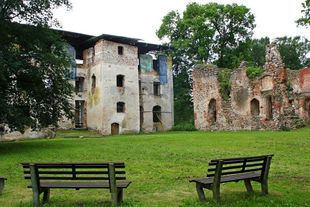 Putzar castle ruin