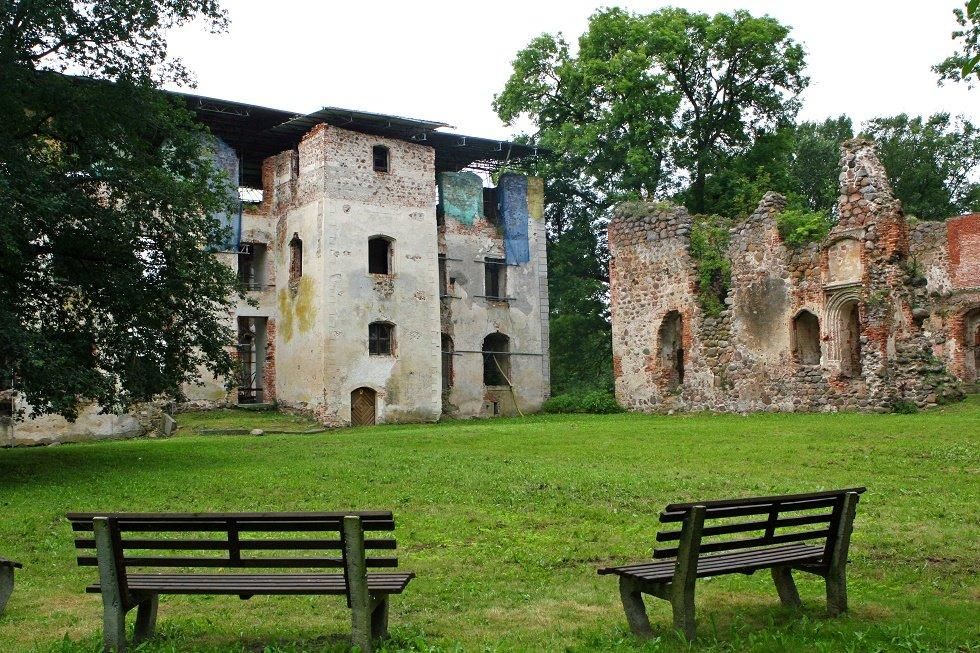 Schlossruine Putzar (2)