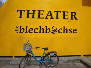 Das gelbe Theater -  Die Blechbüchse