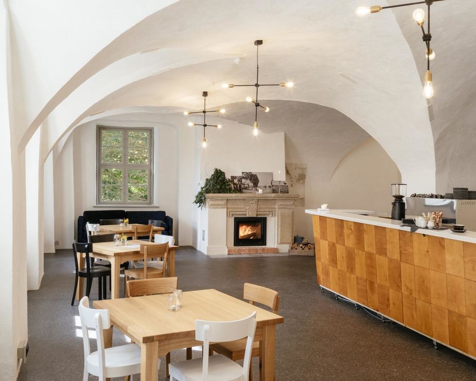 Wasserschloss Quilow - Café, Bar und touristische Basisstation im Erdgeschoss