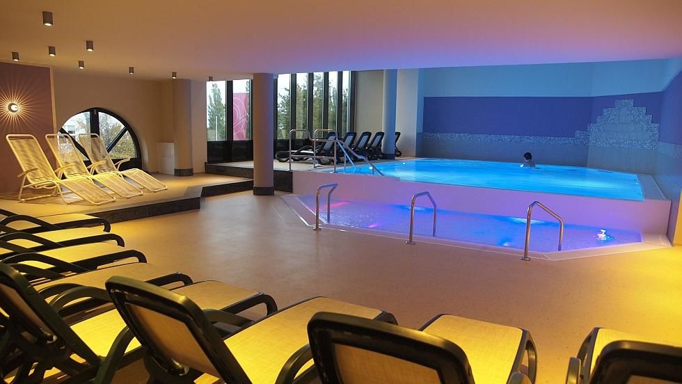 Wellness area swimming pool