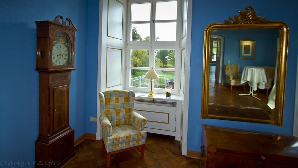 Schloss Rattey-Blauer Salon