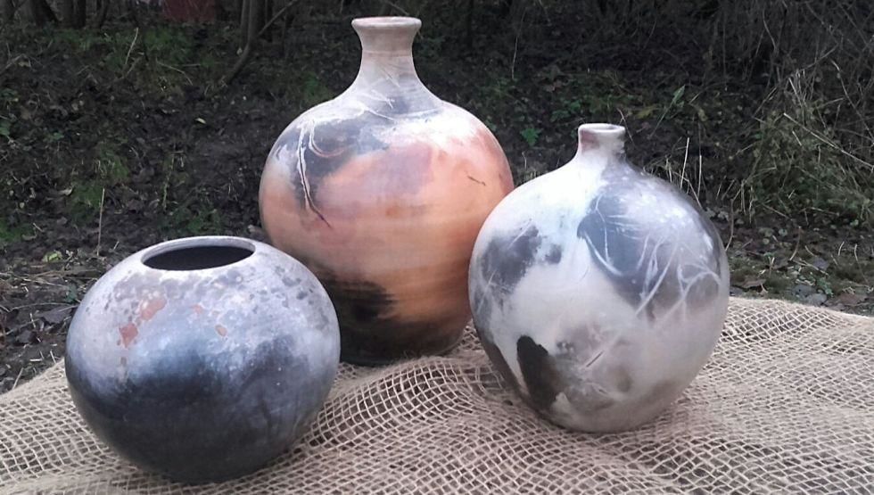 Vessels made of white and red clay turned, polished and fired, then smoke firing in the barrel with various smoking materials.