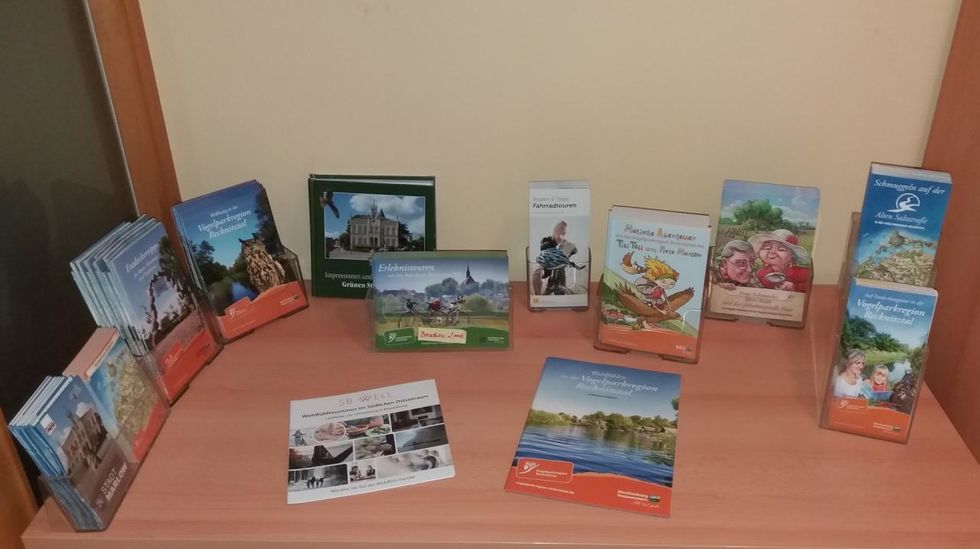 Brochures and leaflets about the bird park region Recknitztal