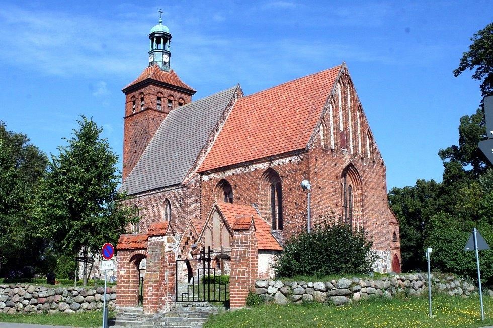 Dorfkirche Reinkenhagen (1)